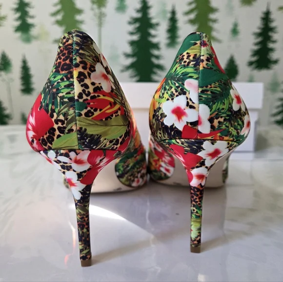 Jessica Simpson Pointed Closed Toe Stiletto Heel Pumps - Picture 4 of 8